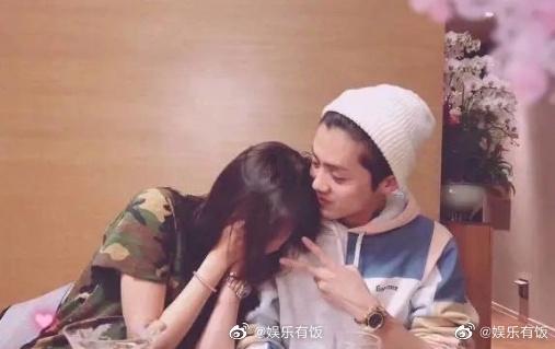 卡通红色汽车拼图
